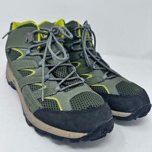 Merrell women’s  Green Hiking Shoes size 7